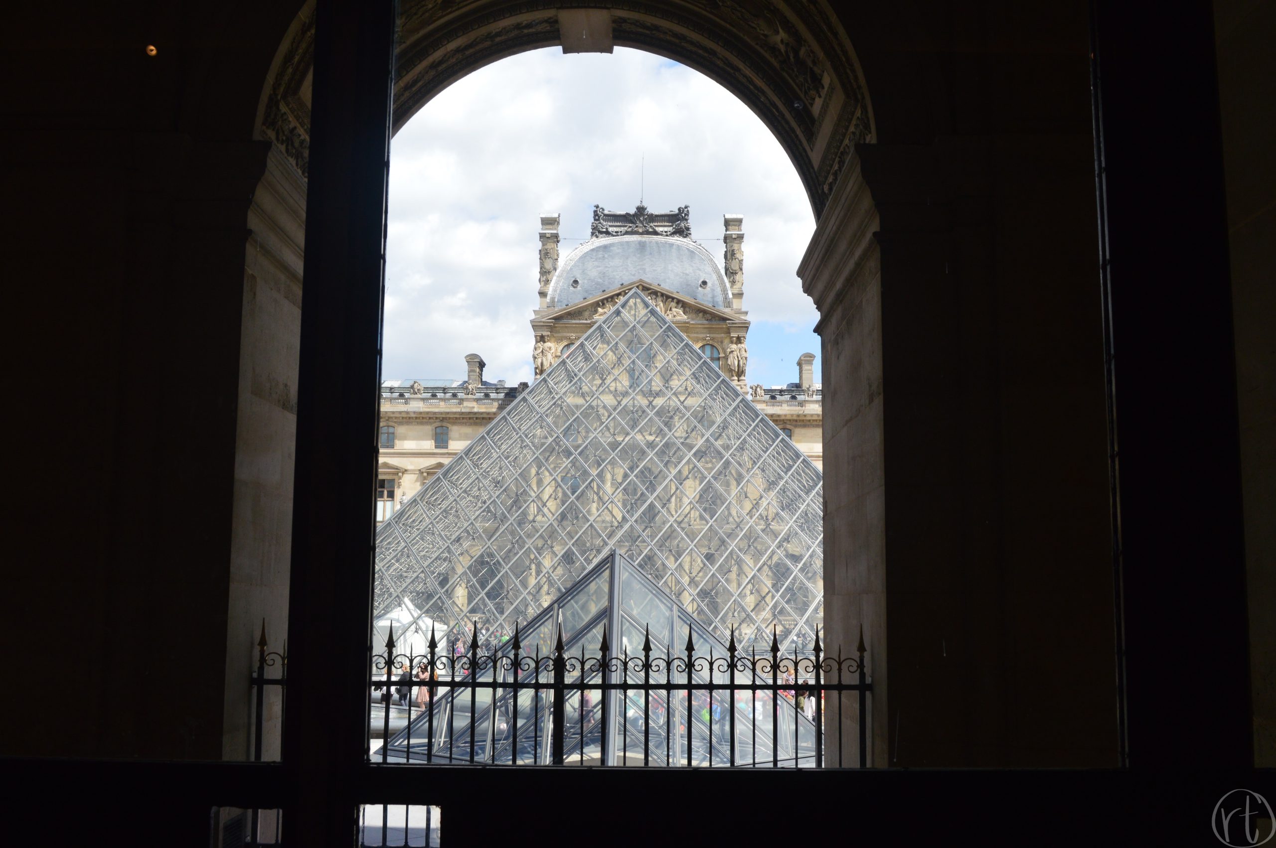 louvre-paris-france-museum-round-trip-travel