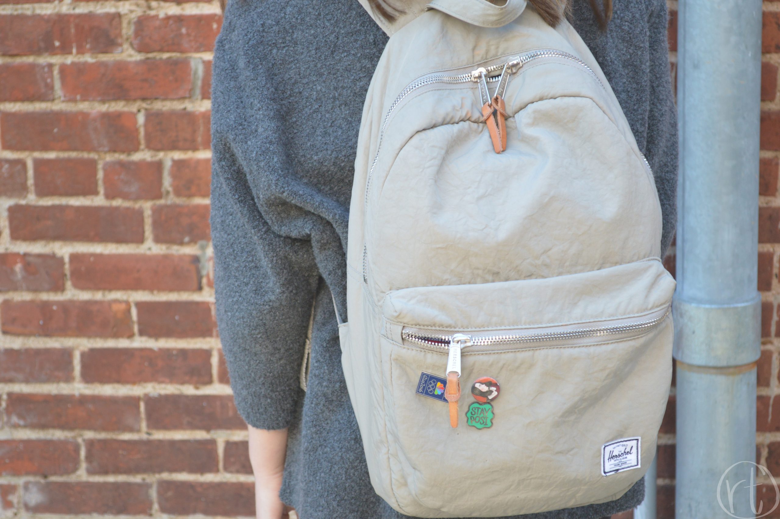 how-to-wear-a-travel-backpack-herschel-pins-round-trip-travel
