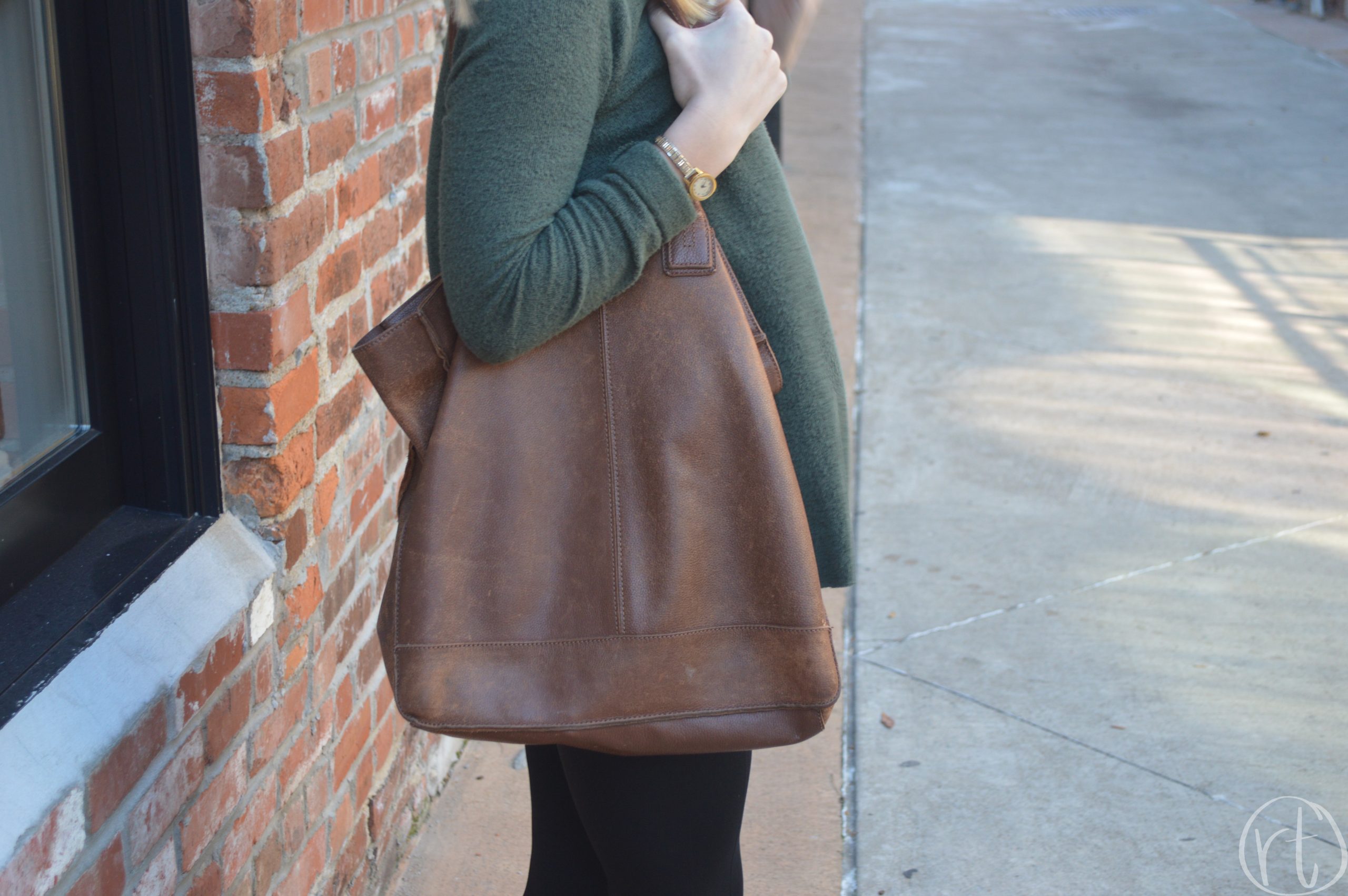 how-to-wear-a-travel-backpack-jjill-tote-round-trip-travel