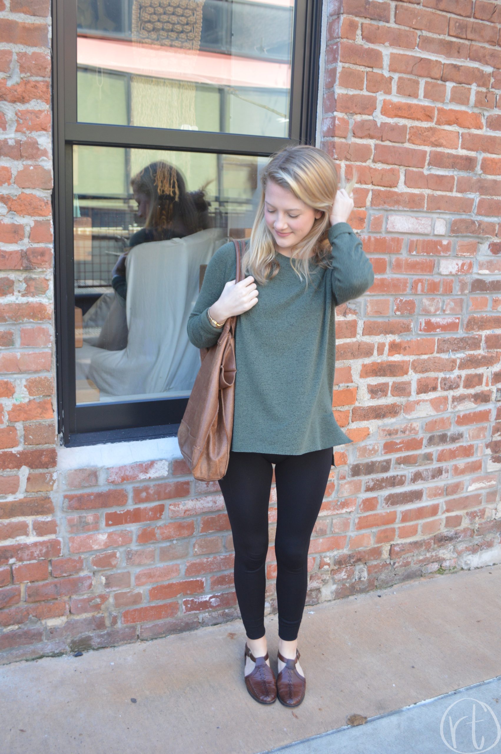 how-to-wear-a-travel-backpack-tote-round-trip-travel